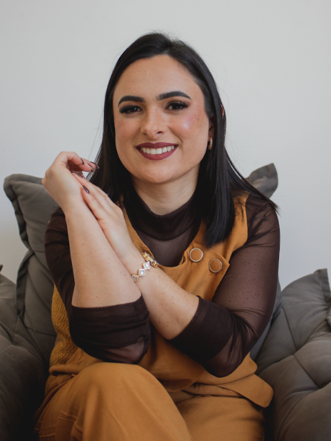 Paula Arrais em ambiente profissional